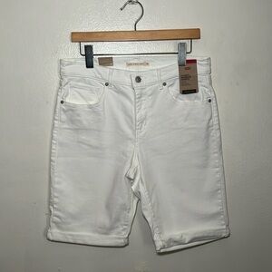 NWT Levi's women's Bermuda shorts. Size:30